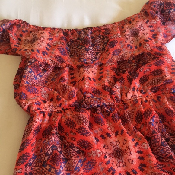 ❌SOLD❌Off shoulder dress - Picture 2 of 2